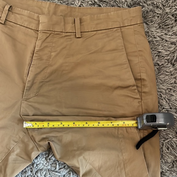 Uniqlo Khaki Shorts (USED) - Picture 5 of 5